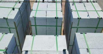 北海 芝麻白花岗岩5公分地铺石 花岗岩厂家工厂装车日常