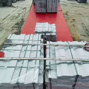 北海 芝麻白仿形加直形路沿石出货日常