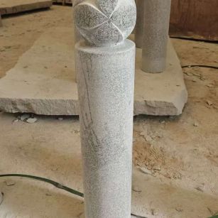 北海 芝麻白花岗岩石材挡车石柱、停车柱、圆柱挡车柱、方柱挡车柱等