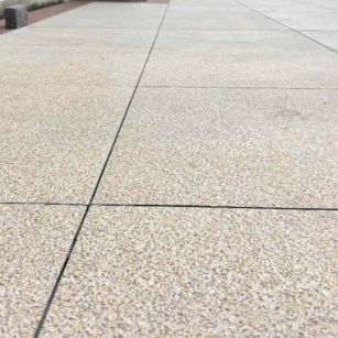 北海 黄金麻花岗岩石板材荔枝面地面铺装效果