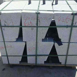 北海 芝麻白异形坐凳，石凳