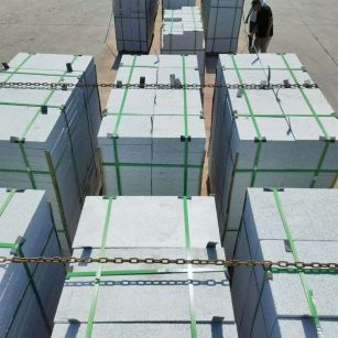 北海 芝麻白花岗岩5公分地铺石 花岗岩厂家工厂装车日常