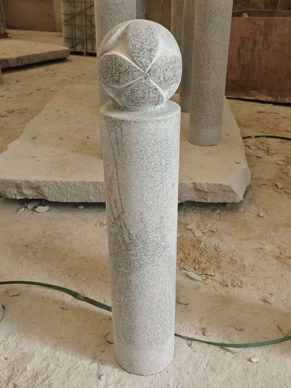 北海 芝麻白花岗岩石材挡车石柱、停车柱、圆柱挡车柱、方柱挡车柱等