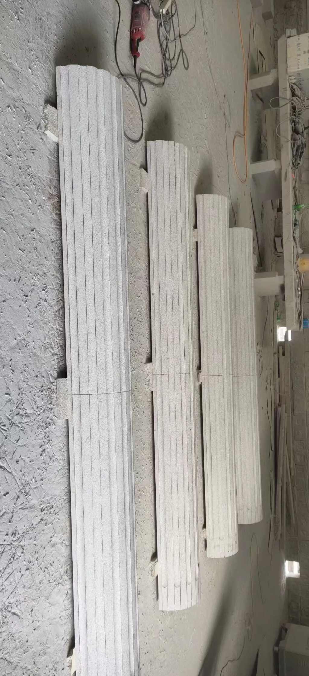 北海 花岗岩厂家带你看白麻花岗岩门楼大柱柱皮