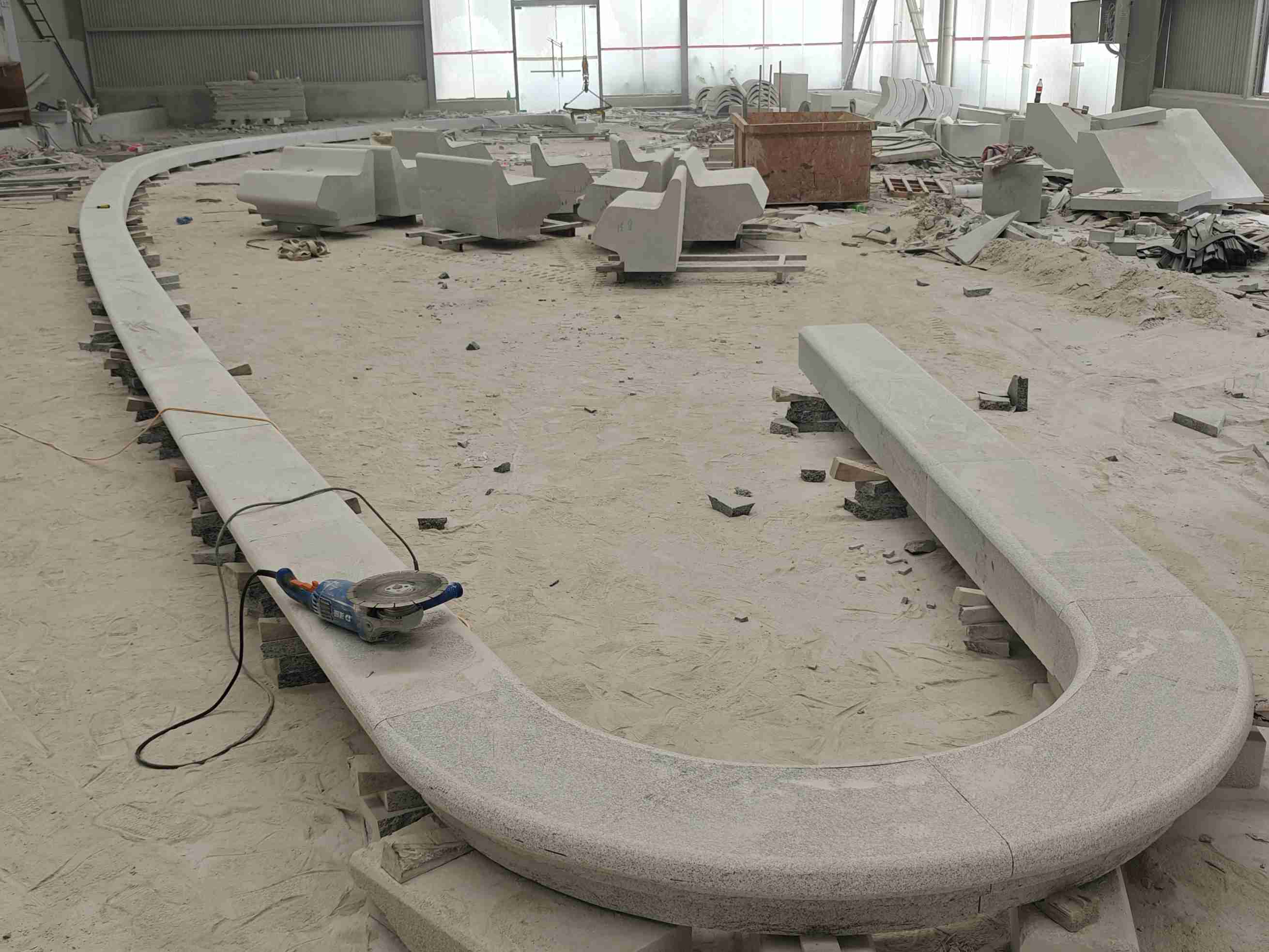 北海 芝麻白花岗岩弧形花坛石，坐凳石