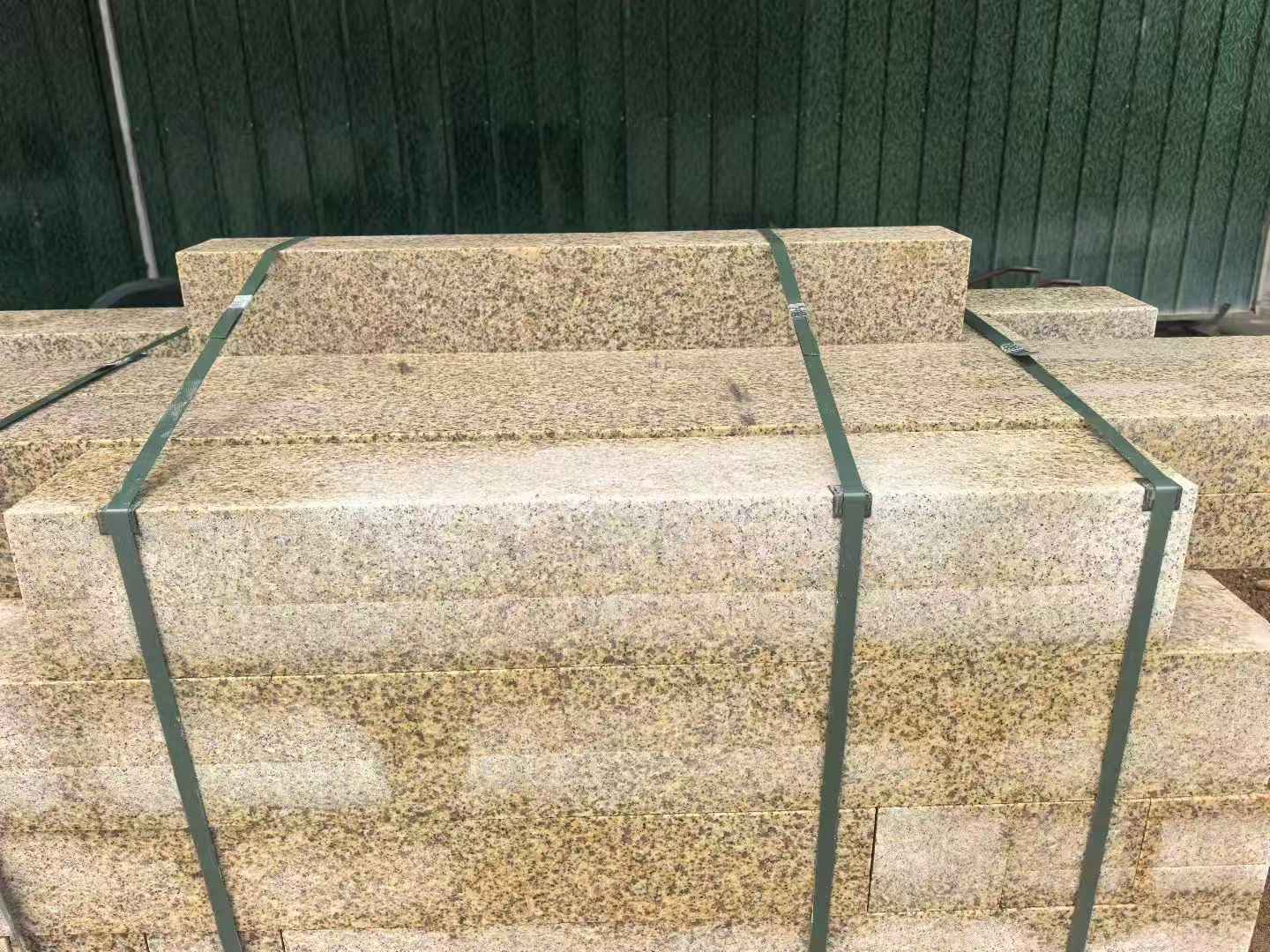 北海 黄金麻花岗岩石材机切面栏杆料半成品