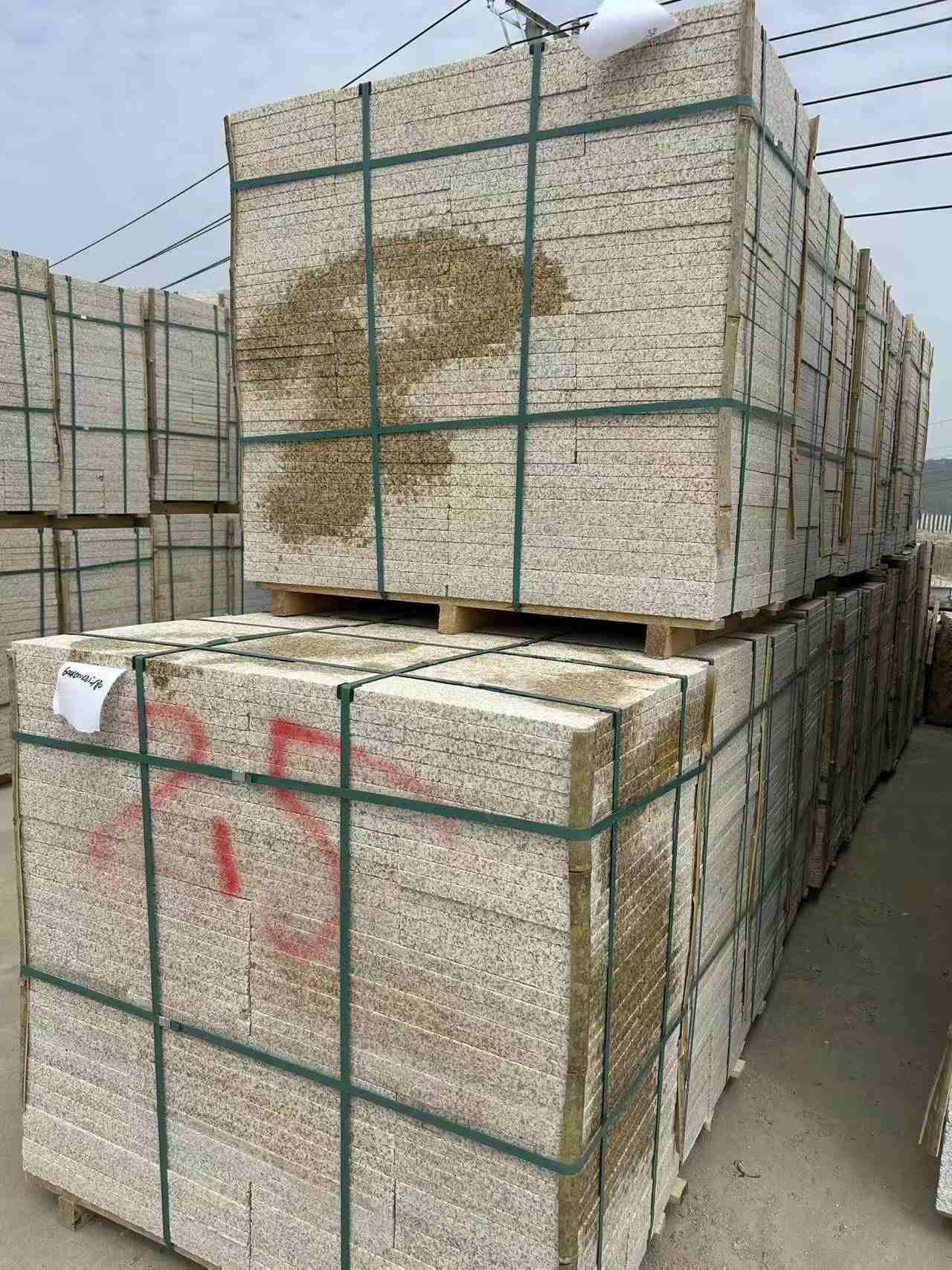 北海 黄金麻花岗岩石材荔枝面地铺石2.5*300*600