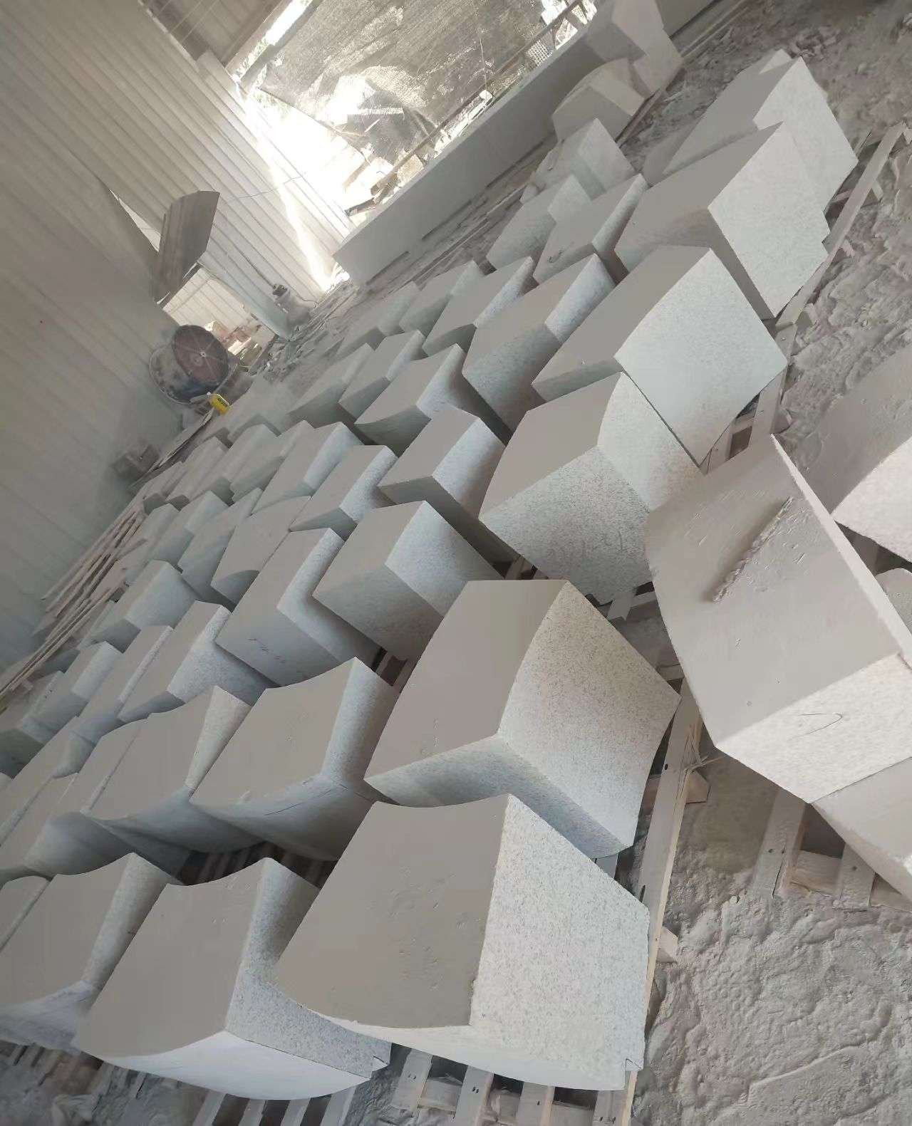 北海 白麻花岗岩异形坐凳