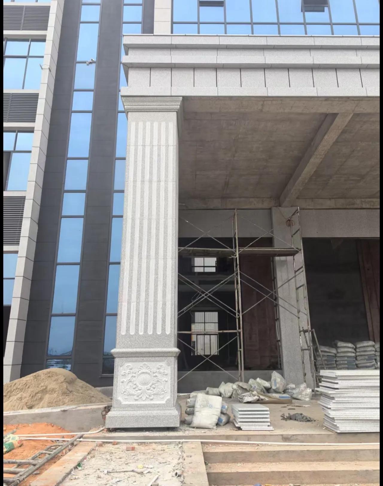 北海 芝麻白光面花岗岩门楼大柱（罗马柱）配雕花底座