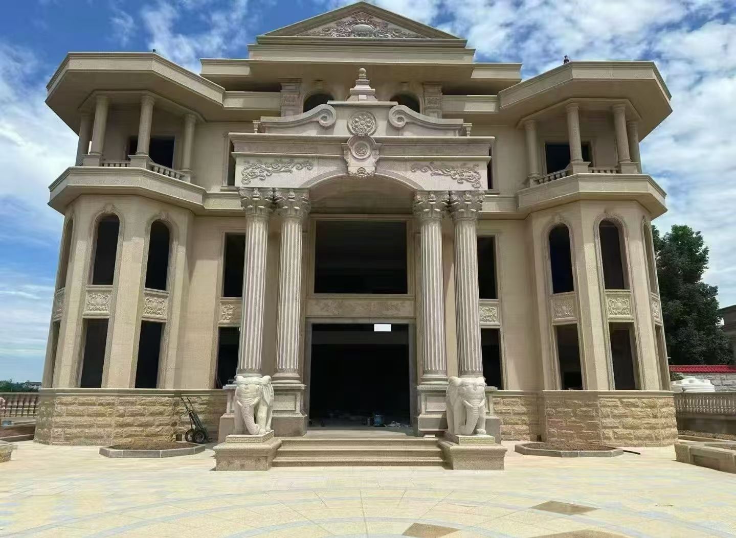 北海 黄金麻别墅外墙干挂，大柱，大象，蘑菇石，雕花板