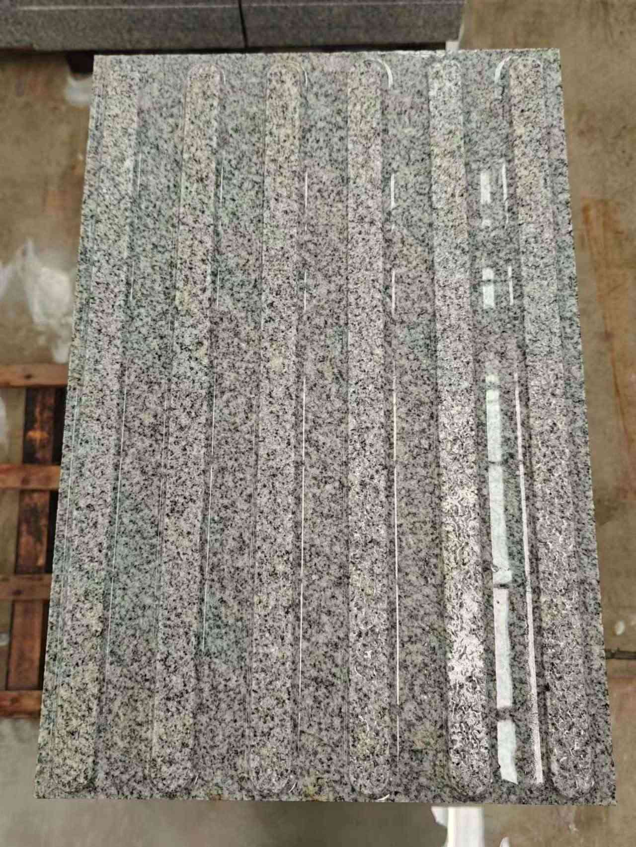 北海 芝麻白花岗岩荔枝面雕刻盲道，盲条