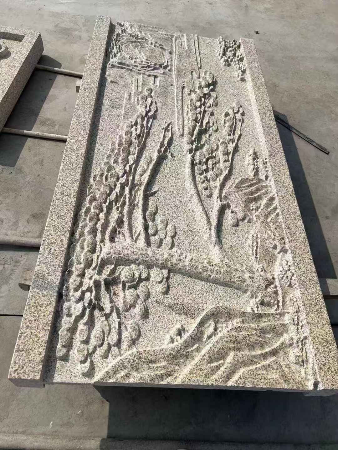 北海 黄金麻雕刻板浮雕迎客松