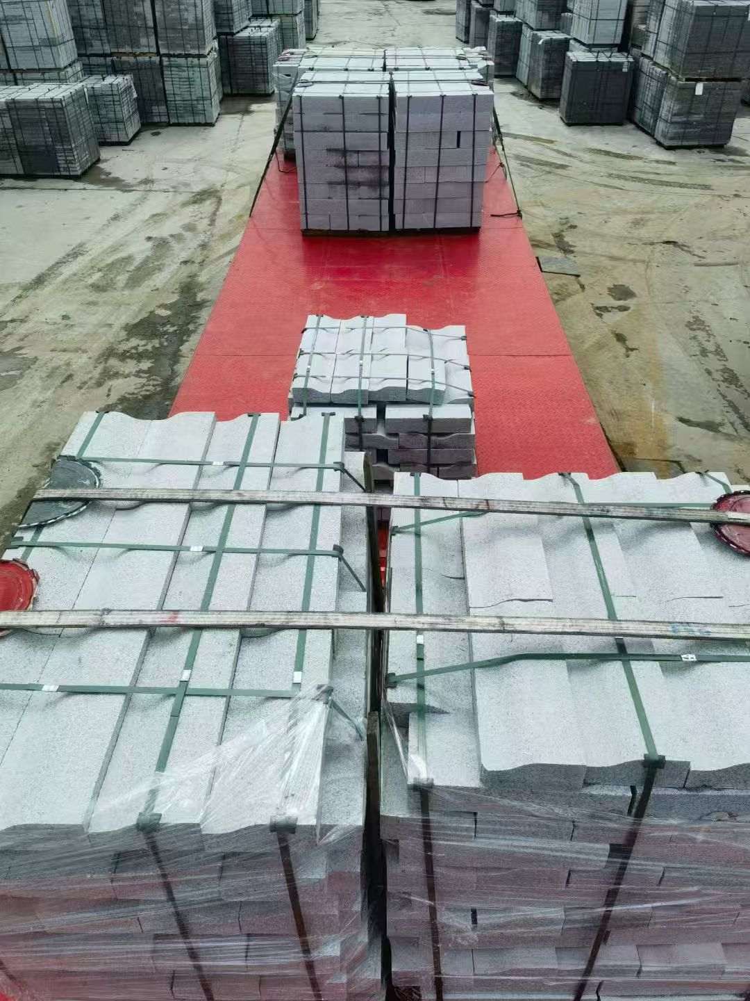 北海 芝麻白仿形加直形路沿石出货日常