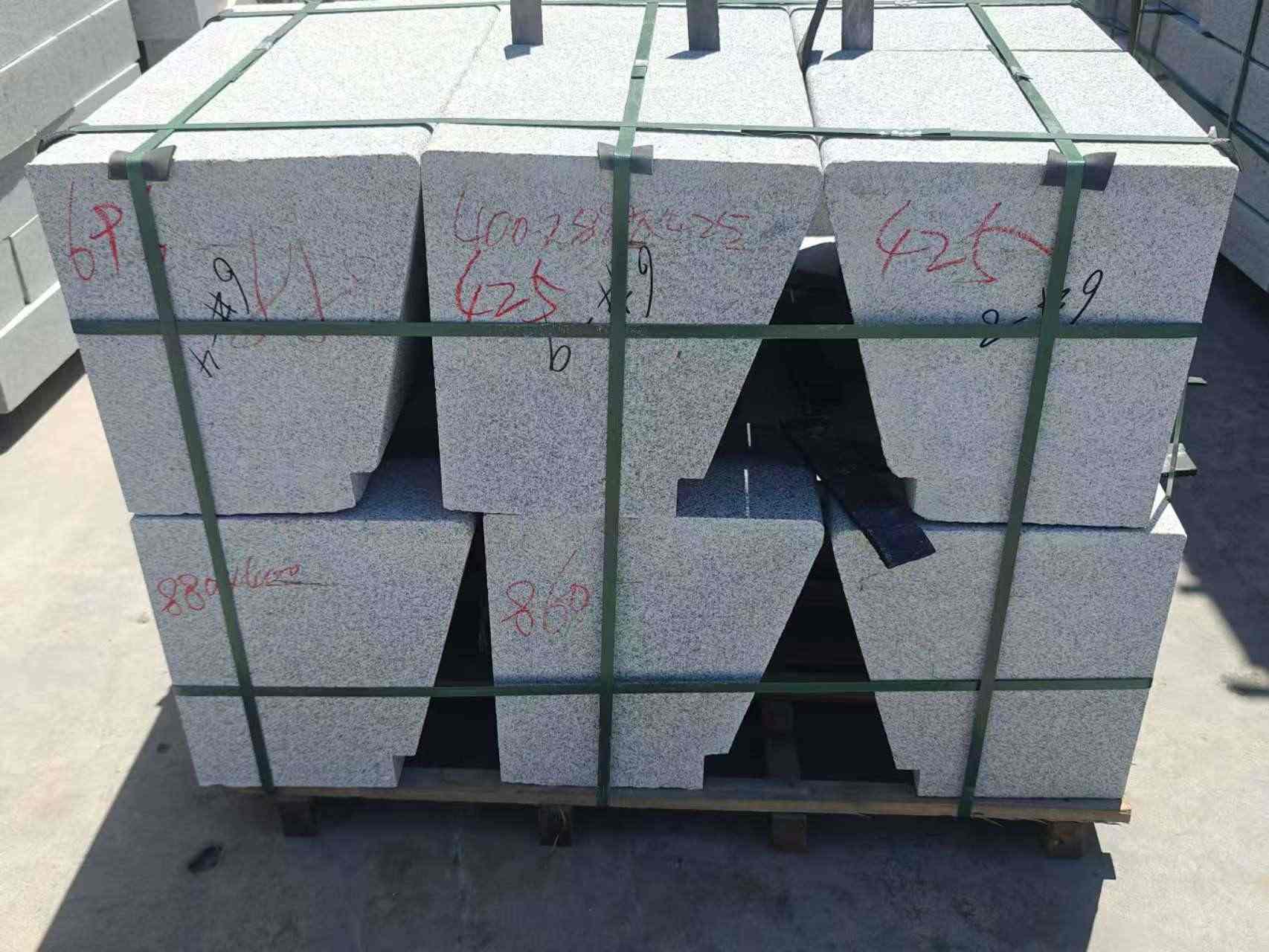 北海 芝麻白异形坐凳，石凳