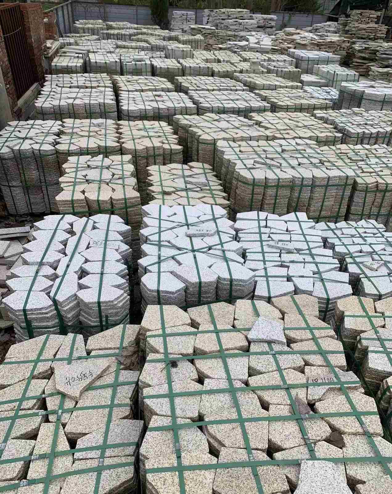 北海 黄金麻白麻花岗岩荔枝面地铺石(冰裂纹)