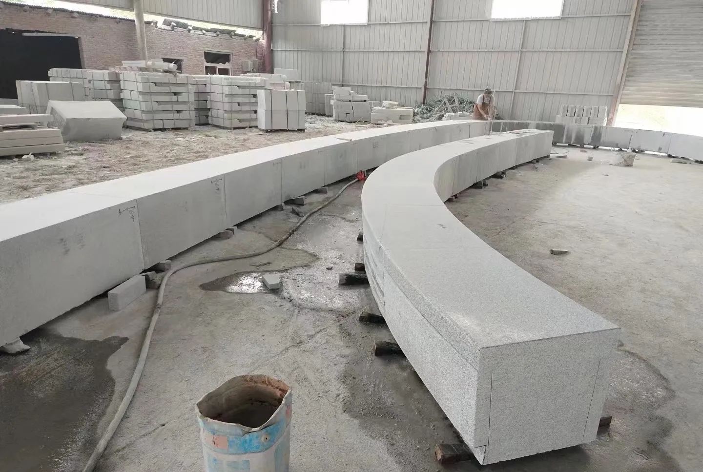 北海芝麻白花岗岩石板材 园林光面弧形坐凳